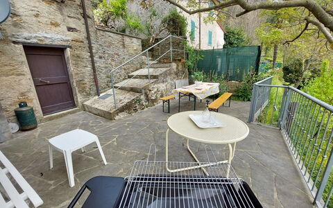 Casa Le Grotte: Bord, Ejendom, Møbel, Bygning, Plante, Vindue, Udendørs Bord, Udendørs Møbler, Belysning, Arkitektur