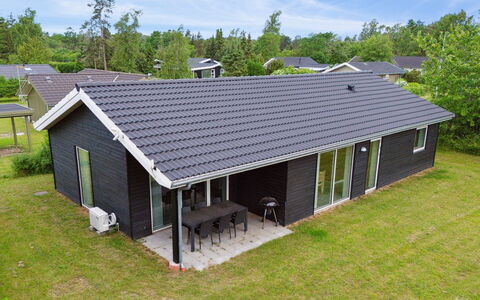 Dorreth - 3.2Km from the Sea: Blå, Busk, Sommerhus, Bunddække, Have, Estate, Skygge, Landscaping, Stuehus, Eco Hotel