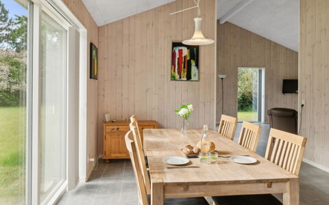 Dorreth - 3.2Km from the Sea: Blå, Busk, Sommerhus, Bunddække, Have, Estate, Skygge, Landscaping, Stuehus, Eco Hotel