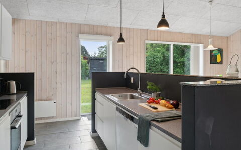 Dorreth - 3.2Km from the Sea: Blå, Busk, Sommerhus, Bunddække, Have, Estate, Skygge, Landscaping, Stuehus, Eco Hotel