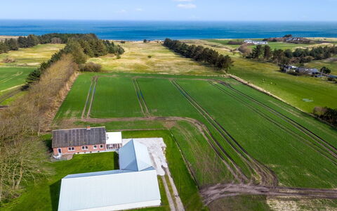 Kerrin - 1Km from the Sea: Møbel, Indretning, Stol, Gulvbelægning, Bord, Udvej, Etage, Loft, Værelse, Eco Hotel