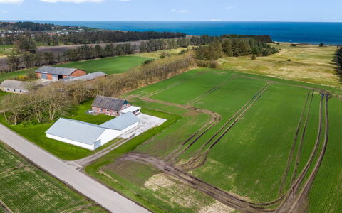 Kerrin - 1Km from the Sea: Møbel, Indretning, Stol, Gulvbelægning, Bord, Udvej, Etage, Loft, Værelse, Eco Hotel