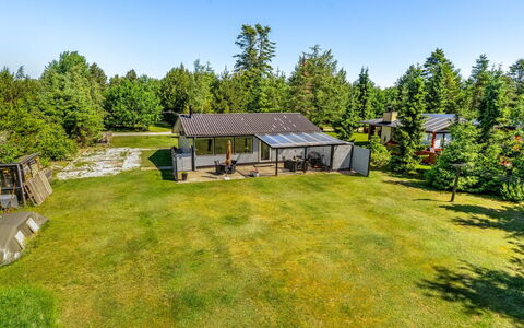 Bosse - from the Sea: Landskab, Land Lot, Almindeligt, Landdistrikt, Sommerhus, Estate, Have, Lawn, Landscaping, Parkere