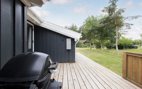 Ingwin - from the Sea: Boligområde, Busk, Hus, Hjem, Have, Estate, Skygge, Landscaping, Lawn
