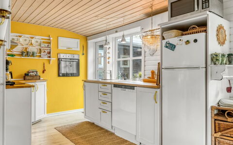 Ellinore - from the Sea: Tag, Hus, Hjem, Sommerhus, Sidespor, Estate, Indkørsel, Garden Bygninger, Gård, Skur