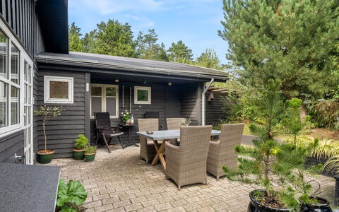 Ellinore - from the Sea: Tag, Hus, Hjem, Sommerhus, Sidespor, Estate, Indkørsel, Garden Bygninger, Gård, Skur