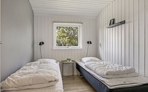 Persa - from the Sea: Træ, Soveværelse, Seng, Etage, Sengetøj, Sengetøj, Gulvbelægning, Indretning, Loft, Bed Frame