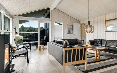 Juris - 950M from the Sea: Træ, Møbel, Indretning, Stue, Hjem, Gulvbelægning, Couch, Etage, Trægulve, Loft