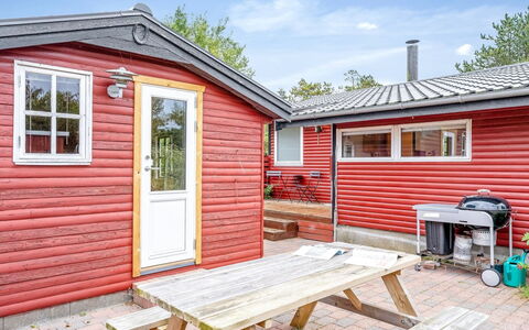 Borghild - 500M from the Sea: Gulvbelægning, Væg, Etage, Indretning, Træ, Loft, Trægulve, Belysning, Møbel, Laminat Gulv