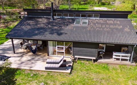 Ilsebeth - 250M from the Sea: Svømmepøl, Udendørs Møbler, Møbel, Udvej, Flise, Eco Hotel, Skygge, Stol, Fritid, Estate