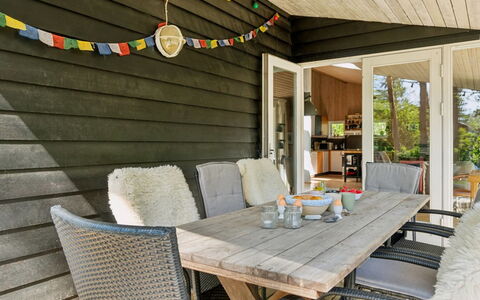 Ilsebeth - 250M from the Sea: Køkken, Countertop, Køkken Apparat, Gulvbelægning, Cabinetry, Indretning, Større Bandage, Etage, Hjem, Møbel