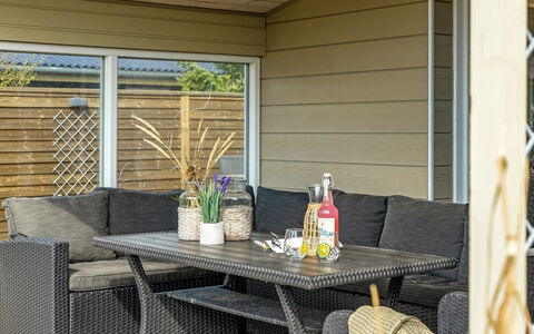 Livni - from the Sea: Sommerhus, Backyard, Gård, Garden Bygninger, Skur, Sidespor, Udendørs Møbler, Bjælkehytte, Udendørs Struktur, Hytte