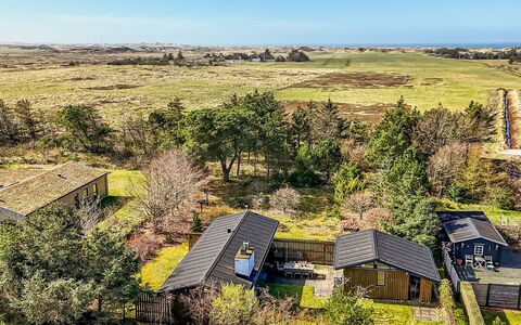 Amarie - 1Km from the Sea: Hus, Hjem, Tag, Boligområde, Sommerhus, Estate, Stuehus, Lawn, Landscaping, Sidespor