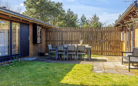Amarie - 1Km from the Sea: Hus, Hjem, Tag, Boligområde, Sommerhus, Estate, Stuehus, Lawn, Landscaping, Sidespor