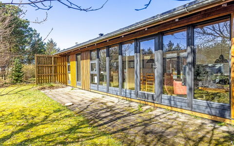 Amarie - 1Km from the Sea: Hus, Hjem, Tag, Boligområde, Sommerhus, Estate, Stuehus, Lawn, Landscaping, Sidespor