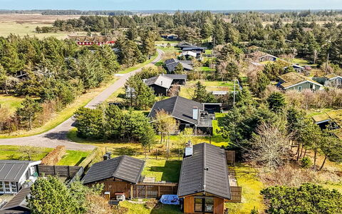 Amarie - 1Km from the Sea: Hus, Hjem, Tag, Boligområde, Sommerhus, Estate, Stuehus, Lawn, Landscaping, Sidespor
