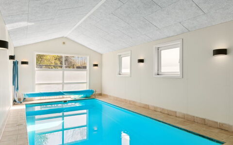 Amiira - 500M from the Sea: Køkken, Countertop, Køkken Apparat, Gulvbelægning, Cabinetry, Indretning, Større Bandage, Etage, Hjem, Møbel