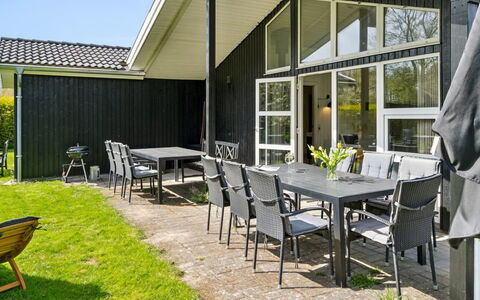 Amiira - 500M from the Sea: Hjem, Boligområde, Hus, Sommerhus, Tag, Land Lot, Sidespor, Have, Estate, Lawn