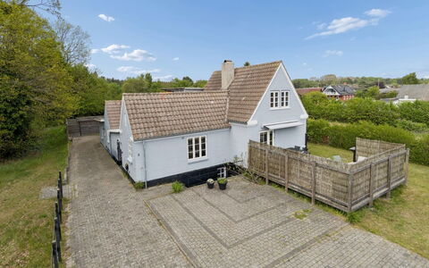 Kali - 750M from the Sea: Træ, Tag, Arkitektur, Hjem, Hus, Sommerhus, Sidespor, Hårdttræ, Hældning, Estate