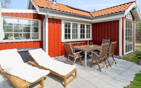 Tarje - 320M from the Sea: Træ, Tag, Arkitektur, Hjem, Hus, Sommerhus, Sidespor, Hårdttræ, Hældning, Estate