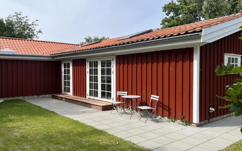 Tarje - 320M from the Sea: Træ, Tag, Arkitektur, Hjem, Hus, Sommerhus, Sidespor, Hårdttræ, Hældning, Estate