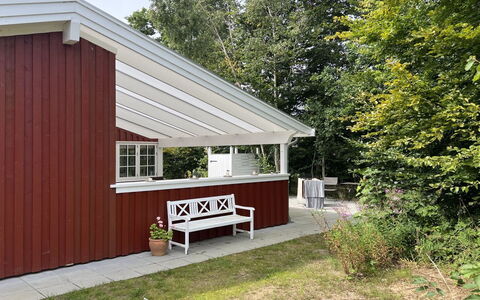 Tarje - 320M from the Sea: Træ, Tag, Arkitektur, Hjem, Hus, Sommerhus, Sidespor, Hårdttræ, Hældning, Estate