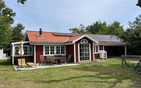 Tarje - 320M from the Sea: Træ, Tag, Arkitektur, Hjem, Hus, Sommerhus, Sidespor, Hårdttræ, Hældning, Estate
