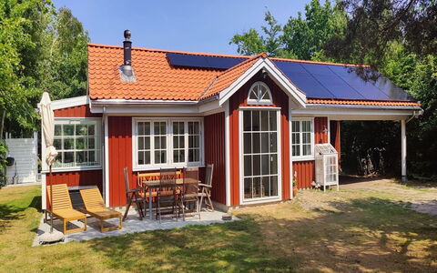 Tarje - 320M from the Sea: Træ, Tag, Arkitektur, Hjem, Hus, Sommerhus, Sidespor, Hårdttræ, Hældning, Estate