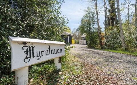 Gjertrud - 1Km from the Sea: Tag, Hus, Hjem, Sommerhus, Sidespor, Estate, Indkørsel, Garden Bygninger, Gård, Skur
