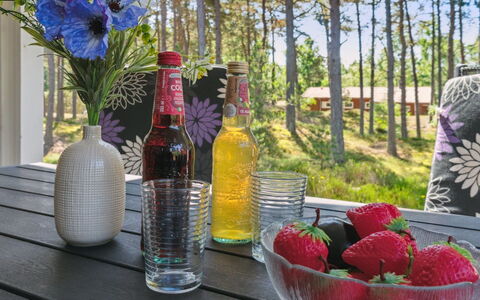Bothilda - 950M from the Sea: Møbel, Indretning, Gulvbelægning, Etage, Loft, Værelse, Stol, Bord, Lejlighed, Køkken & Spisebord