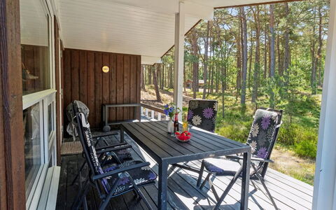 Bothilda - 950M from the Sea: Møbel, Indretning, Gulvbelægning, Etage, Loft, Værelse, Stol, Bord, Lejlighed, Køkken & Spisebord