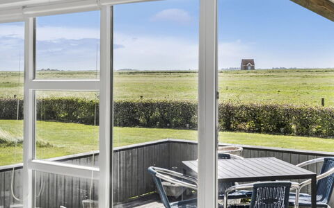 Janin - 400M from the Sea: Blå, Busk, Sommerhus, Bunddække, Have, Estate, Skygge, Landscaping, Stuehus, Eco Hotel