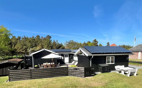 Aviaya - 350M from the Sea: Hus, Tag, Hjem, Sommerhus, Sidespor, Lawn, Skygge, Gård, Backyard, Garden Bygninger