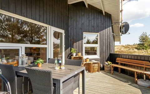 Elisenda - 1Km from the Sea: Træ, Hjem, Veranda, Dæk, Hårdttræ, Tag, Bejdse, Trægulve, Eco Hotel