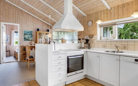Maira - from the Sea: Køkken, Træ, Gulvbelægning, Indretning, Countertop, Loft, Møbel, Større Bandage, Etage, Køkken Apparat