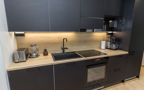 Casa Krogerus Ruka: Køkken Apparat, Køkken, Countertop, Større Bandage, Cabinetry, Indretning, Gulvbelægning, Husholdningsapparat, Møbel, Komfur