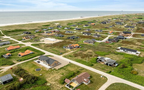 Emppu - 250M from the Sea: Tag, Hjem, Dør, Sommerhus, Skygge, Sidespor, Gård, Estate, Backyard