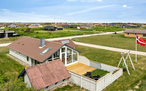 Emppu - 250M from the Sea: Tag, Hjem, Dør, Sommerhus, Skygge, Sidespor, Gård, Estate, Backyard