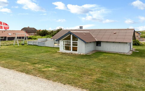 Emppu - 250M from the Sea: Tag, Hjem, Dør, Sommerhus, Skygge, Sidespor, Gård, Estate, Backyard