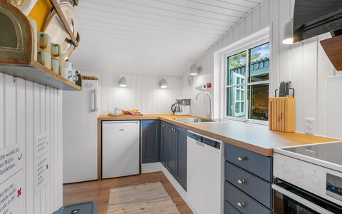 Antonie - 700M from the Sea: Træ, Gulvbelægning, Køkken, Indretning, Etage, Countertop, Loft, Større Bandage, Køkken Apparat, Værelse