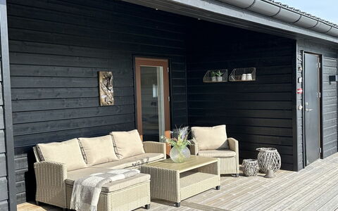 Frithbjorn - 900M from the Sea: Træ, Hjem, Veranda, Dæk, Hårdttræ, Tag, Bejdse, Trægulve, Eco Hotel