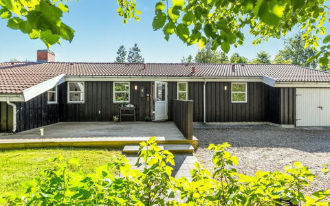 Olli - 600M from the Sea: Køkken, Countertop, Køkken Apparat, Gulvbelægning, Cabinetry, Indretning, Større Bandage, Etage, Hjem, Møbel