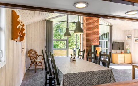 Olli - 600M from the Sea: Køkken, Countertop, Køkken Apparat, Gulvbelægning, Cabinetry, Indretning, Større Bandage, Etage, Hjem, Møbel
