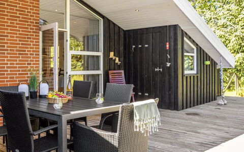 Olli - 600M from the Sea: Græs, Græs-, Land Lot, Sommerhus, Landdistrikt, Eng, Garden Bygninger, Have, Skur