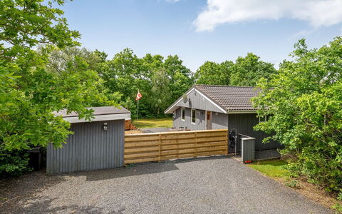 Terkel - 800M to the Fjord: Tag, Sommerhus, Hjem, Skygge, Sidespor, Stuehus, Veranda, Udendørs Struktur, Garden Bygninger