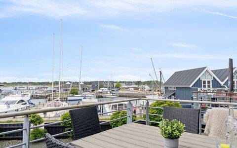 Skade - 10M from the Sea: Svømmepøl, Udendørs Møbler, Møbel, Udvej, Flise, Eco Hotel, Skygge, Stol, Fritid, Estate