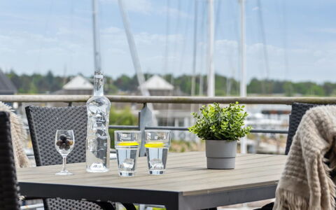 Skade - 10M from the Sea: Svømmepøl, Udendørs Møbler, Møbel, Udvej, Flise, Eco Hotel, Skygge, Stol, Fritid, Estate