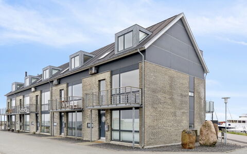 Skade - 10M from the Sea: Svømmepøl, Udendørs Møbler, Møbel, Udvej, Flise, Eco Hotel, Skygge, Stol, Fritid, Estate