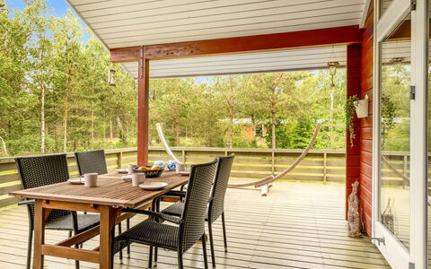 Mettemarie - 200M from the Sea: Træ, Hjem, Veranda, Dæk, Hårdttræ, Tag, Bejdse, Trægulve, Eco Hotel