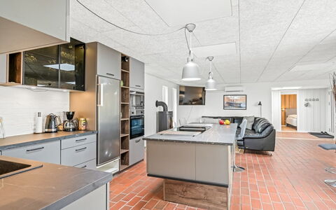 Tonna - from the Sea: Køkken, Gulvbelægning, Møbel, Loft, Countertop, Indretning, Større Bandage, Etage, Køkken Apparat, Cabinetry